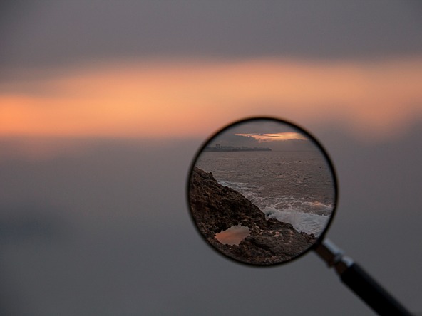 Magnifying glass highlighting the sea